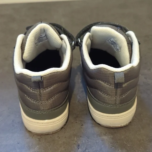 Boys Oshkosh boots - Picture 3 of 3